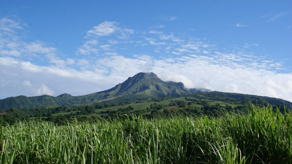Martinica: cultura y gastronomía del Caribe francés en 2026 nature, sky, blue sky, clouds, landscape, mountain, mountain pele, saint pierre, martinique, martinique, martinique, martinique, martinique, martinique