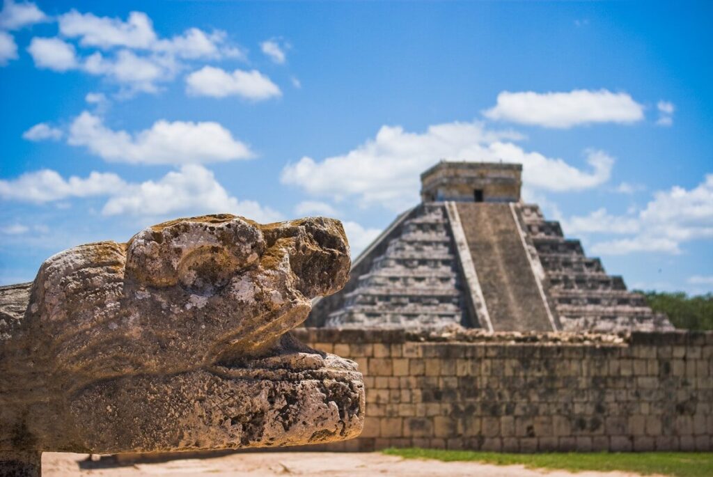 Tours de Cancún a Chichén Itzá y cenotes: precios y recomendaciones landmark photography of Chichen Itza, Mexico